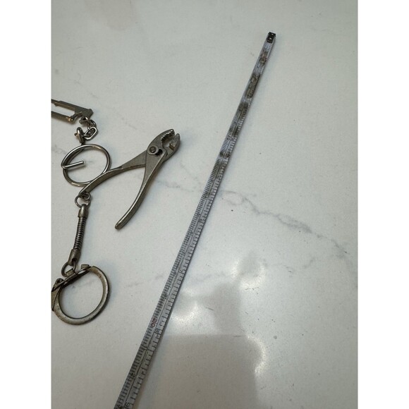 6 VTG Tool Keychain Lot – Hammer Axe Saw Pliers Tape Measure Handyman Metal Trin - Picture 6 of 8